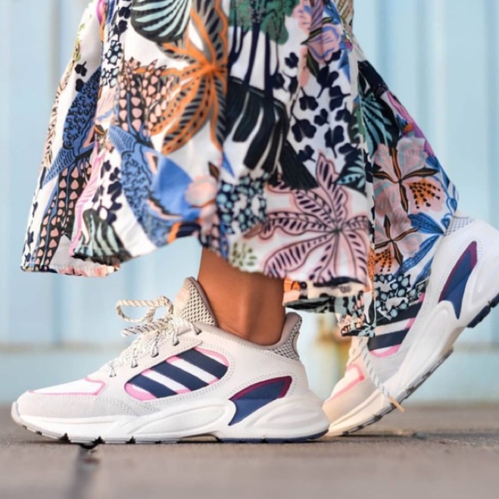 ADIDAS VALASION 90’s STYLE PINK BLUE SIZE 9 women